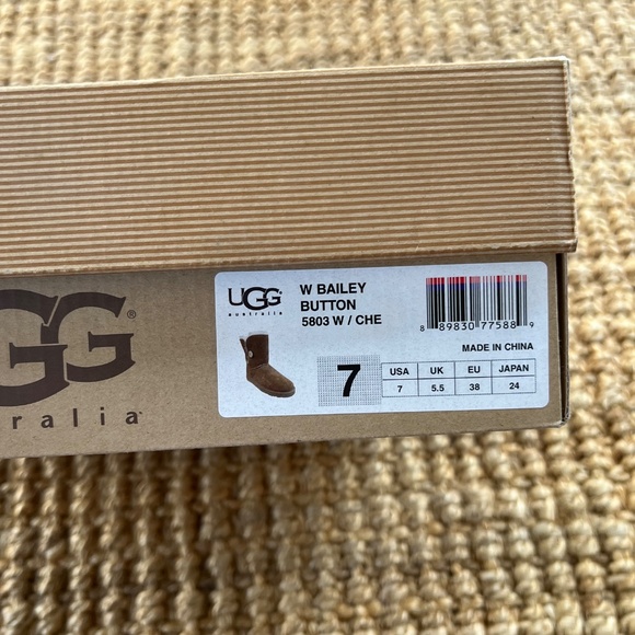 Ugg Bailey Button - Picture 5 of 5
